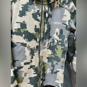 Kuiu Men’s Rubicon Softshell Jacket in Verde